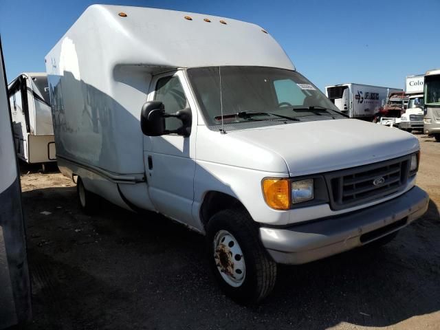 2004 Ford Econoline E350 Super Duty Cutaway Van