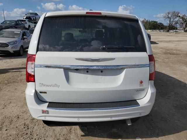 2015 Chrysler Town & Country Limited Platinum