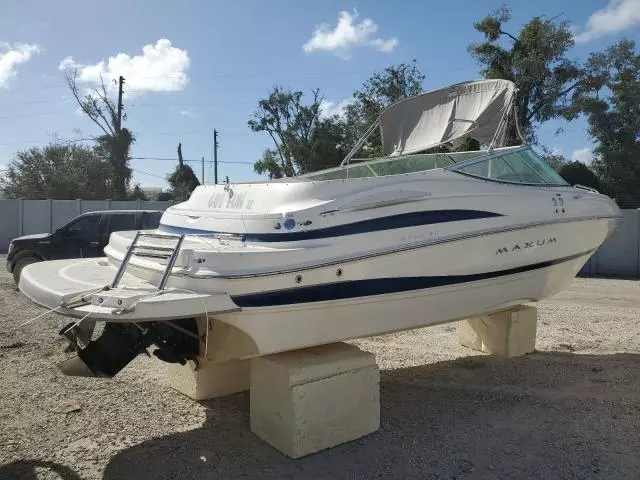 2003 Maxum Boat