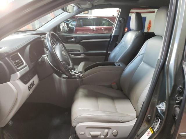 2017 Toyota Highlander SE