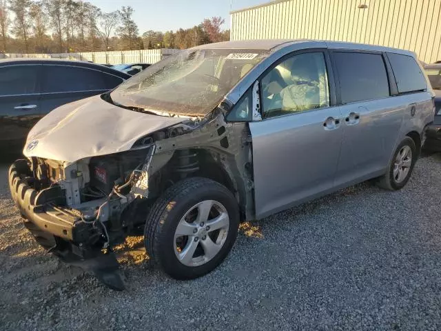 2016 Toyota Sienna LE