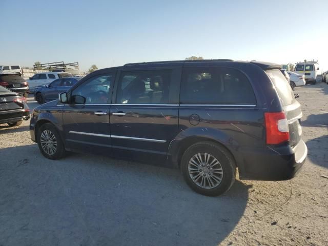 2013 Chrysler Town & Country Touring L