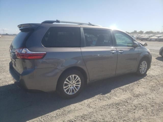 2017 Toyota Sienna XLE