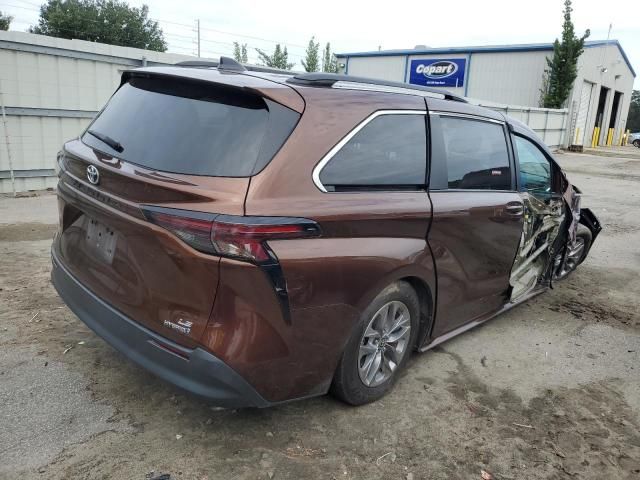 2023 Toyota Sienna LE