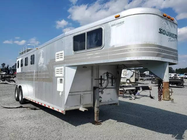 1999 Soon Horse Trailer