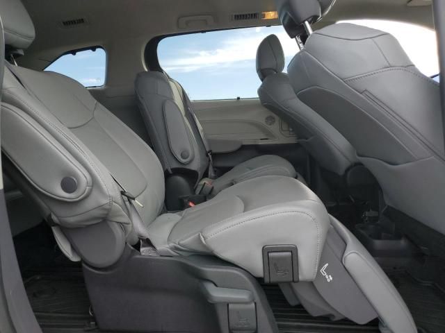 2023 Toyota Sienna Limited