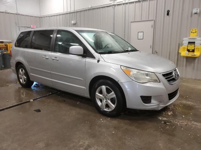 2010 Volkswagen Routan SE