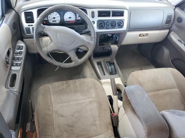 2003 Mitsubishi Montero Sport XLS