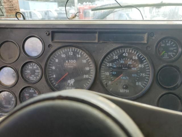 2002 Mack 700 CL700