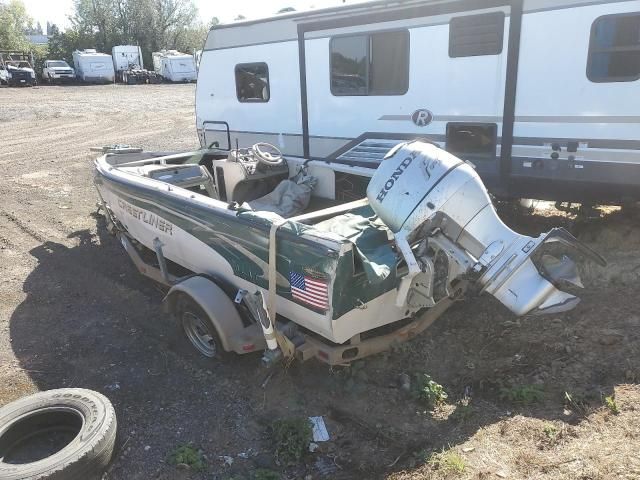 2000 Crestliner Boat