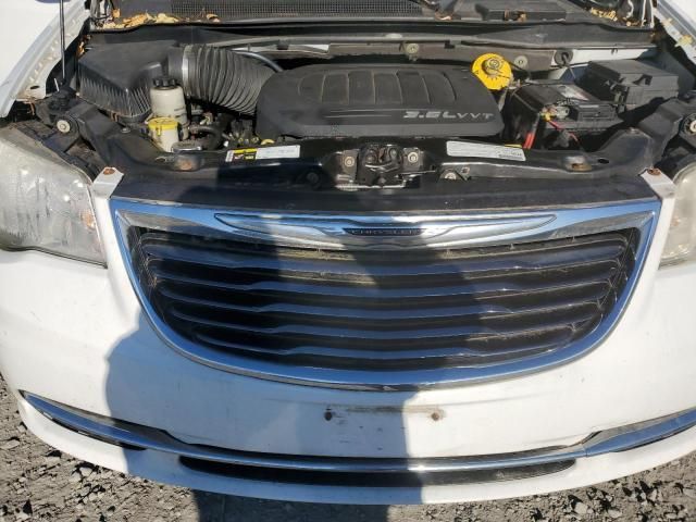 2013 Chrysler Town & Country S