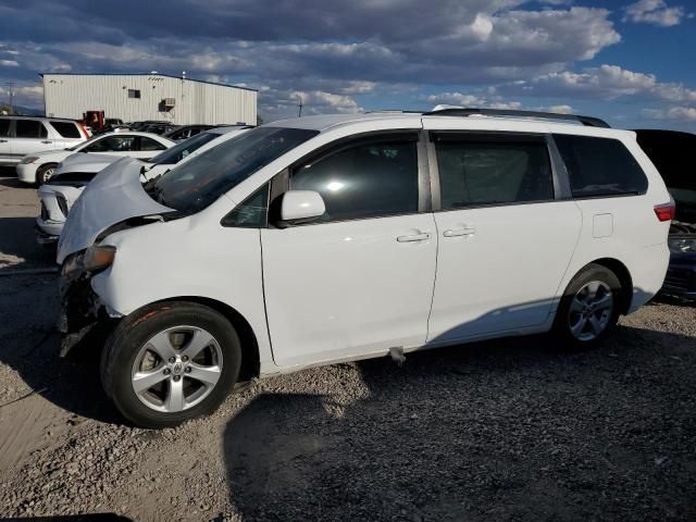 2016 Toyota Sienna LE