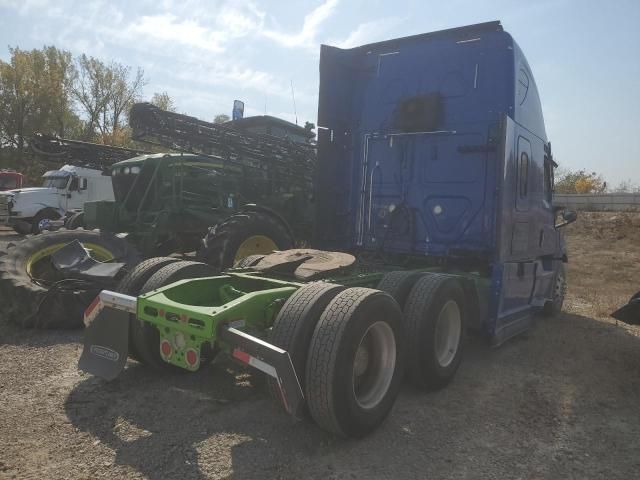 2020 Freightliner Cascadia 126