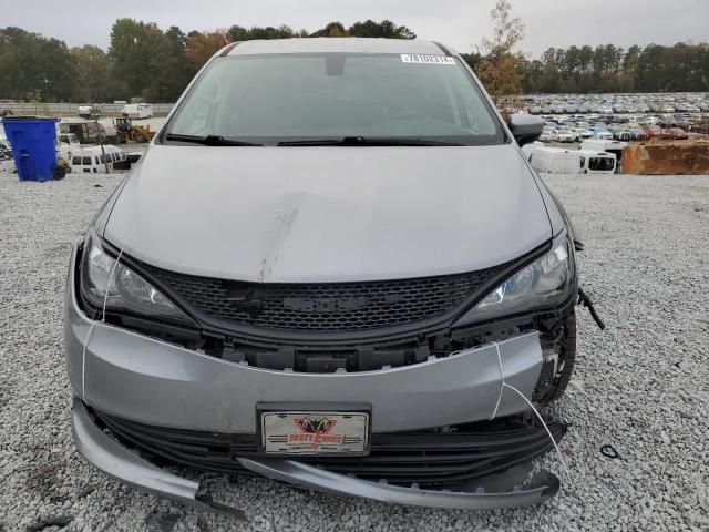 2020 Chrysler Voyager L