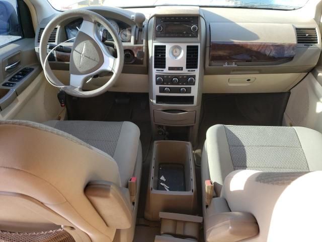 2010 Chrysler Town & Country LX