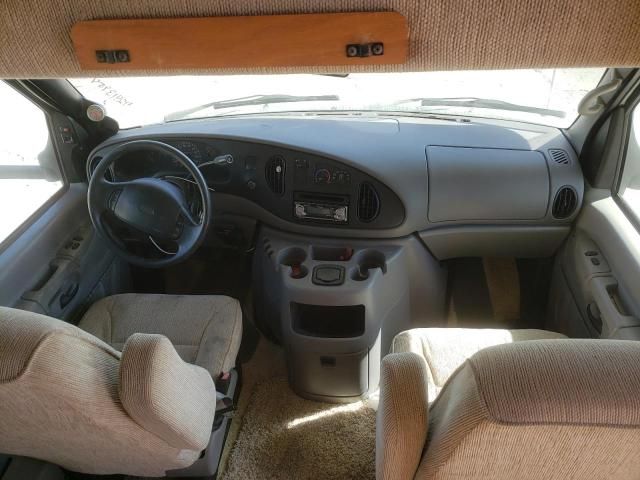 2002 Winnebago 2002 Ford Econoline E450 Super Duty Cutaway Van