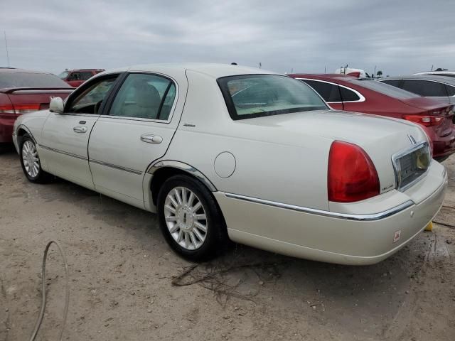 2004 Lincoln Town Car Executive