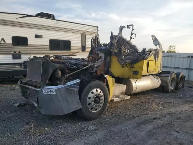 2005 Freightliner Conventional Columbia