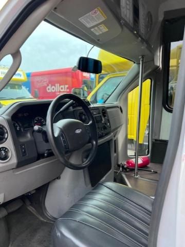 2019 Ford Econoline E450 Super Duty Cutaway Van