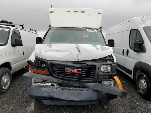 2004 GMC Savana Cutaway G3500