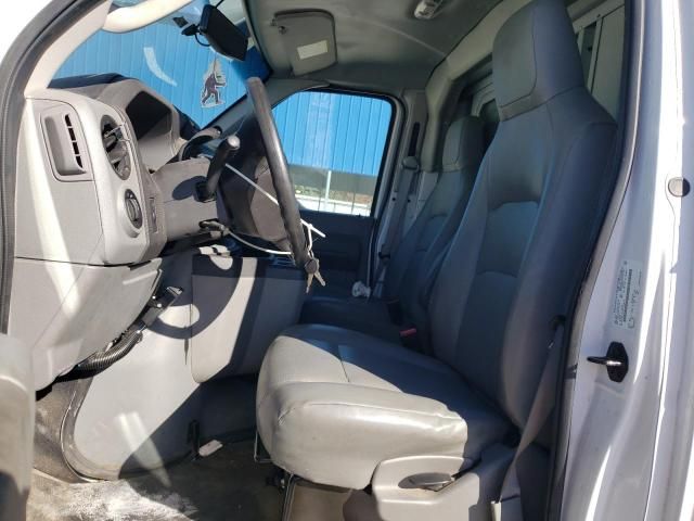 2016 Ford Econoline E350 Super Duty Cutaway Van