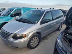 Chrysler Vehiculos salvage en venta: 2005 Chrysler Town & Country Touring