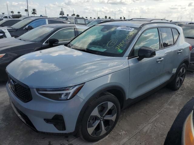 2024 Volvo XC40 Core