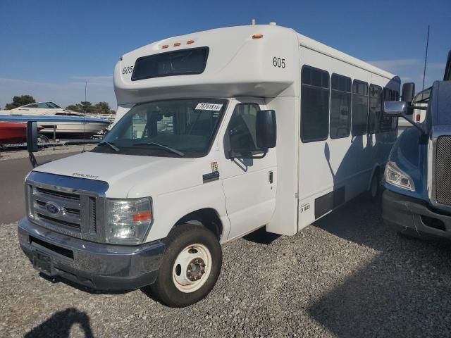 2016 Ford Econoline E450 Super Duty Cutaway Van