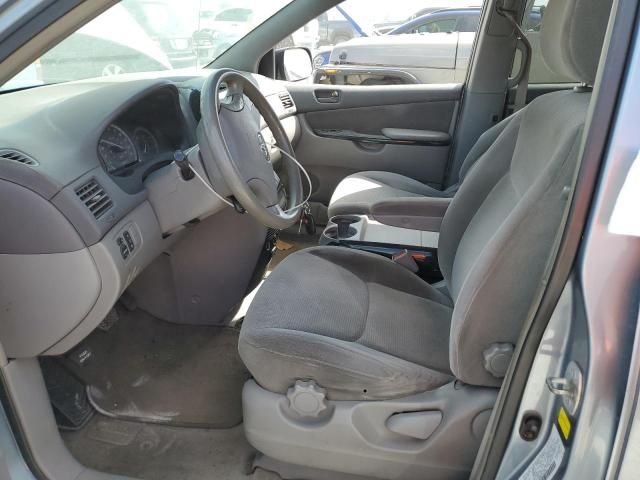 2004 Toyota Sienna CE