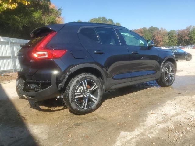 2024 Volvo XC40 Core