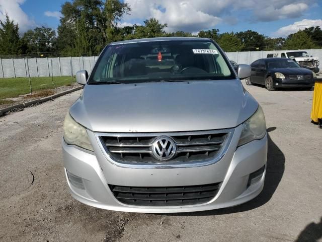 2010 Volkswagen Routan SE