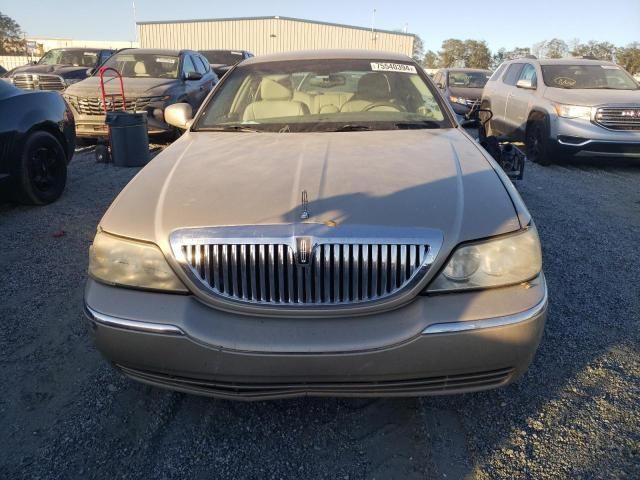 2004 Lincoln Town Car Executive