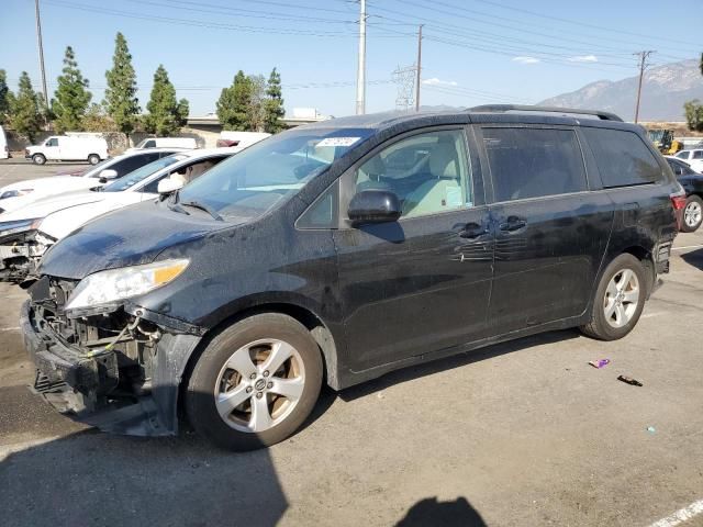 2018 Toyota Sienna LE