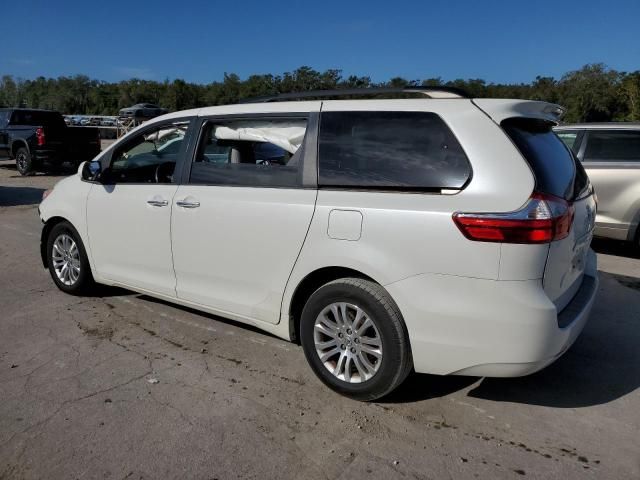 2017 Toyota Sienna XLE