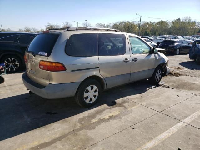 2000 Toyota Sienna LE