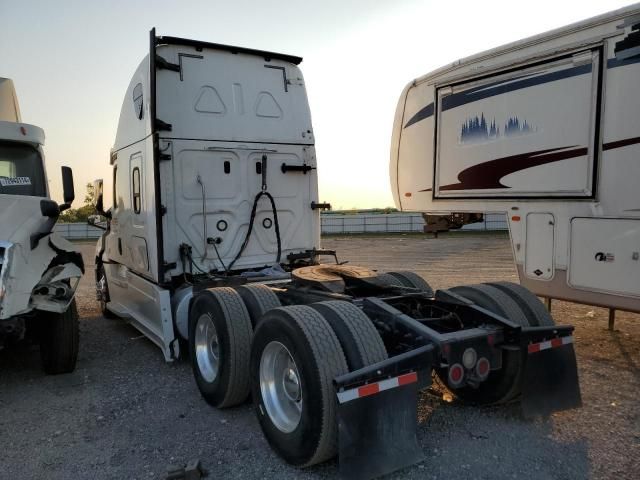 2019 Freightliner Cascadia 126