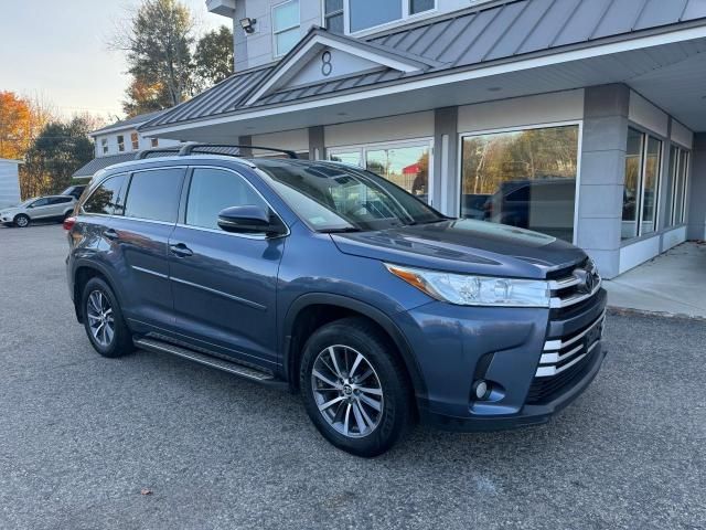 2017 Toyota Highlander SE