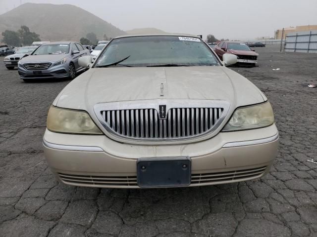 2005 Lincoln Town Car Signature Limited