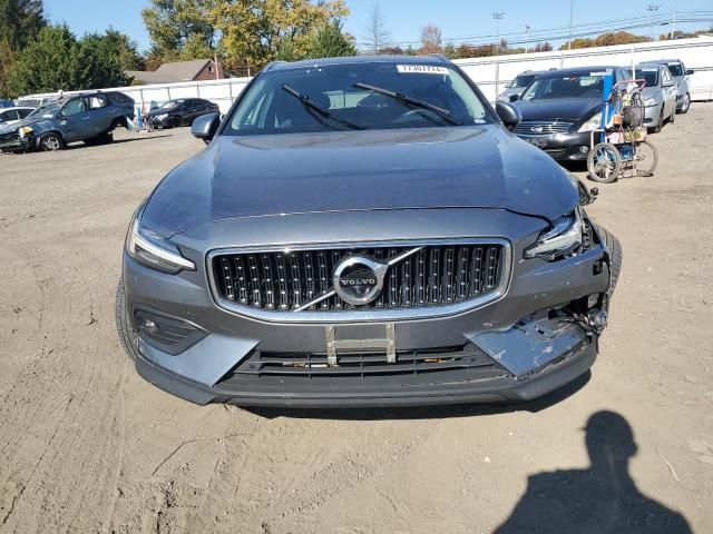 2020 Volvo V60 Cross Country T5 Momentum