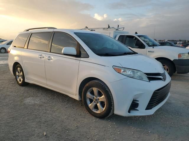 2018 Toyota Sienna LE