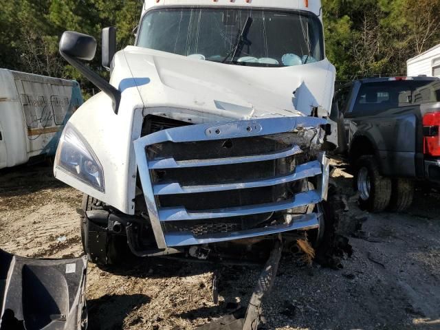 2019 Freightliner Cascadia 126