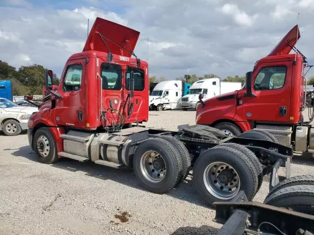 2020 Freightliner Cascadia 126