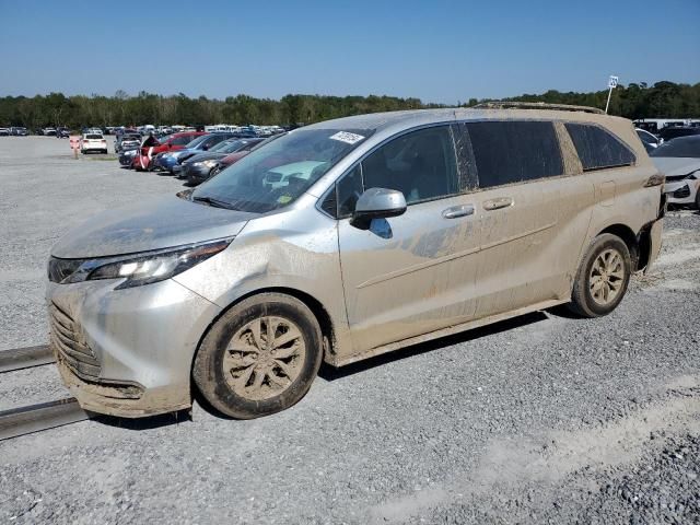 2023 Toyota Sienna LE