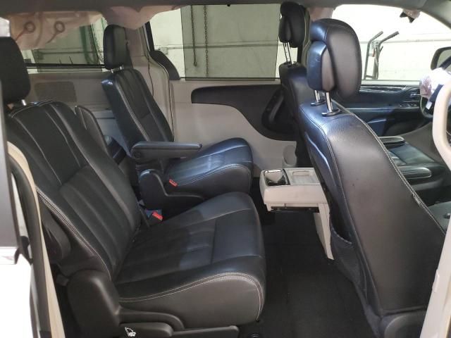 2016 Chrysler Town & Country Touring L