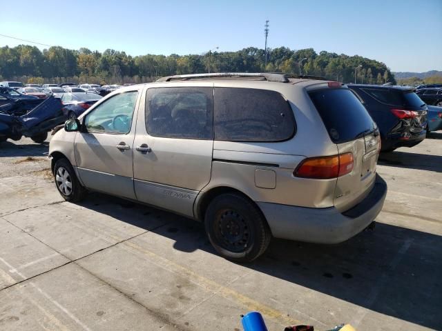 2000 Toyota Sienna LE