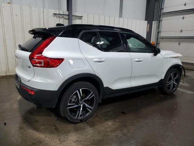 2022 Volvo XC40 T5 R-Design