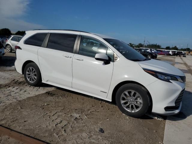 2021 Toyota Sienna LE