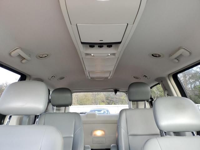 2012 Volkswagen Routan SE