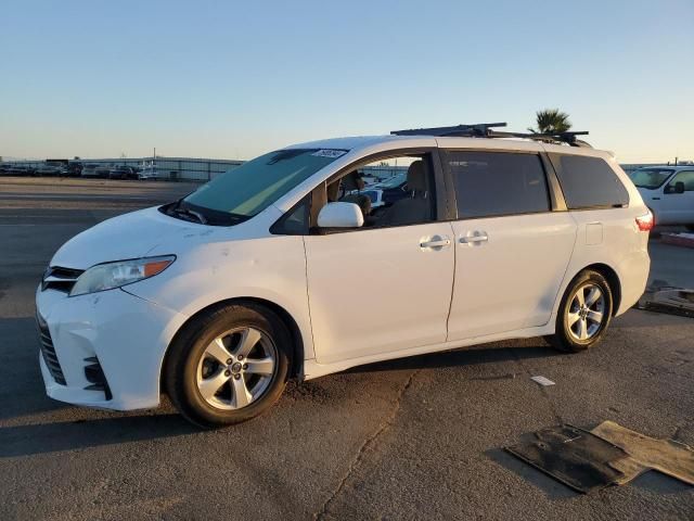 2018 Toyota Sienna LE