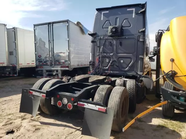 2022 Freightliner Cascadia 126